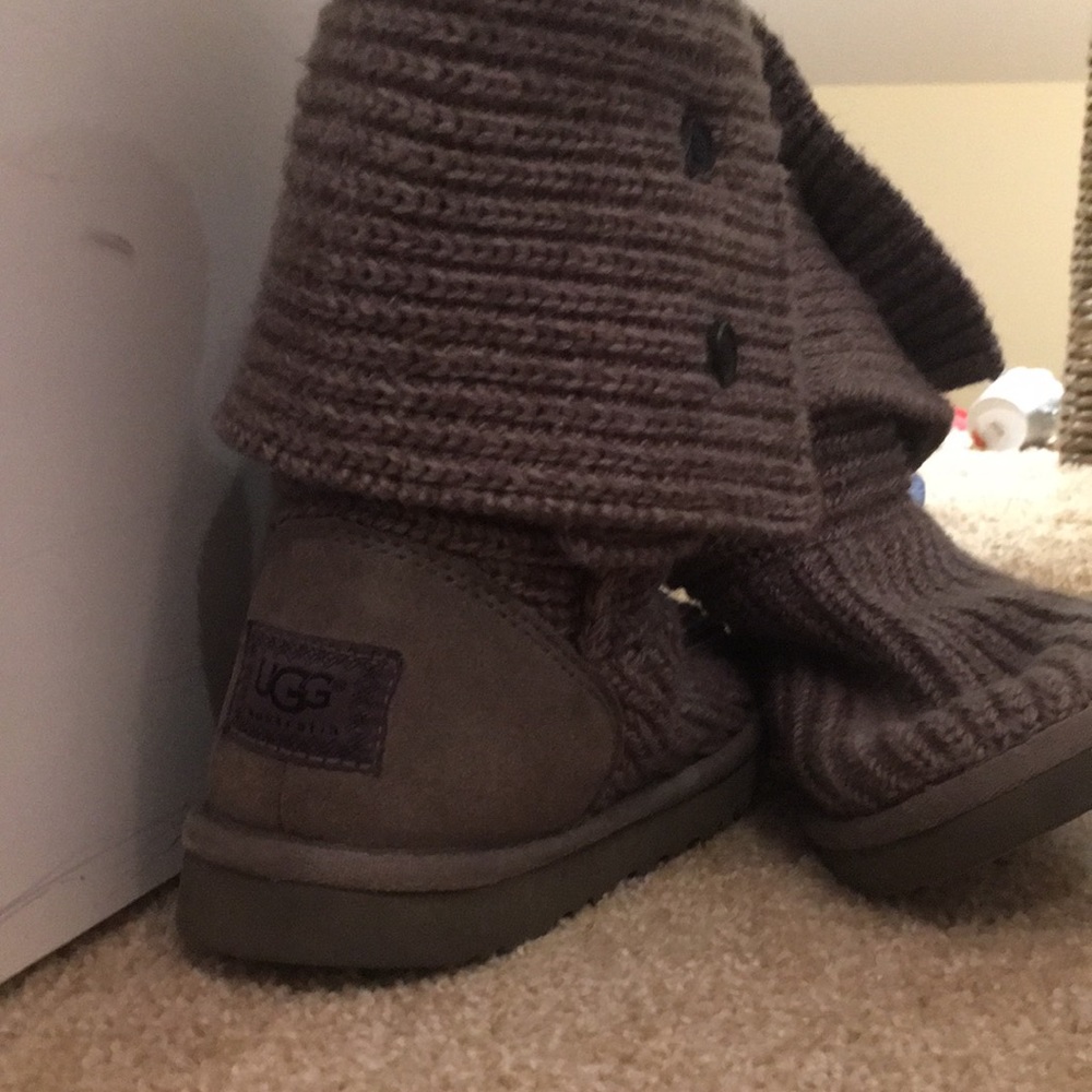grey ugg boots - Picture 2 of 3